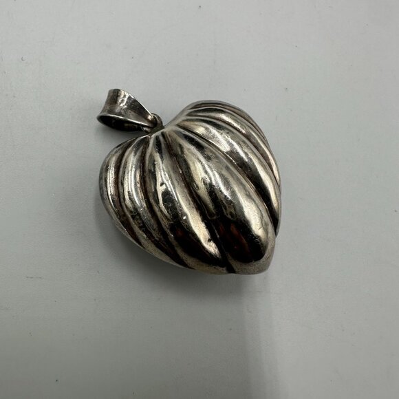 Sterling Silver Puffy Heart Pendant Ribbed Chunky Statement Signed NF 7 Grams - Picture 13 of 16